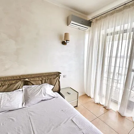 Zenia Tudor's Apartmán Mamaia